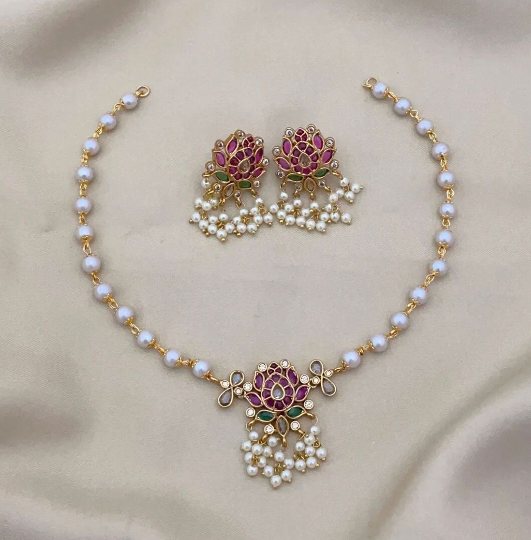 S-11: Traditional Lotus Pendant Set