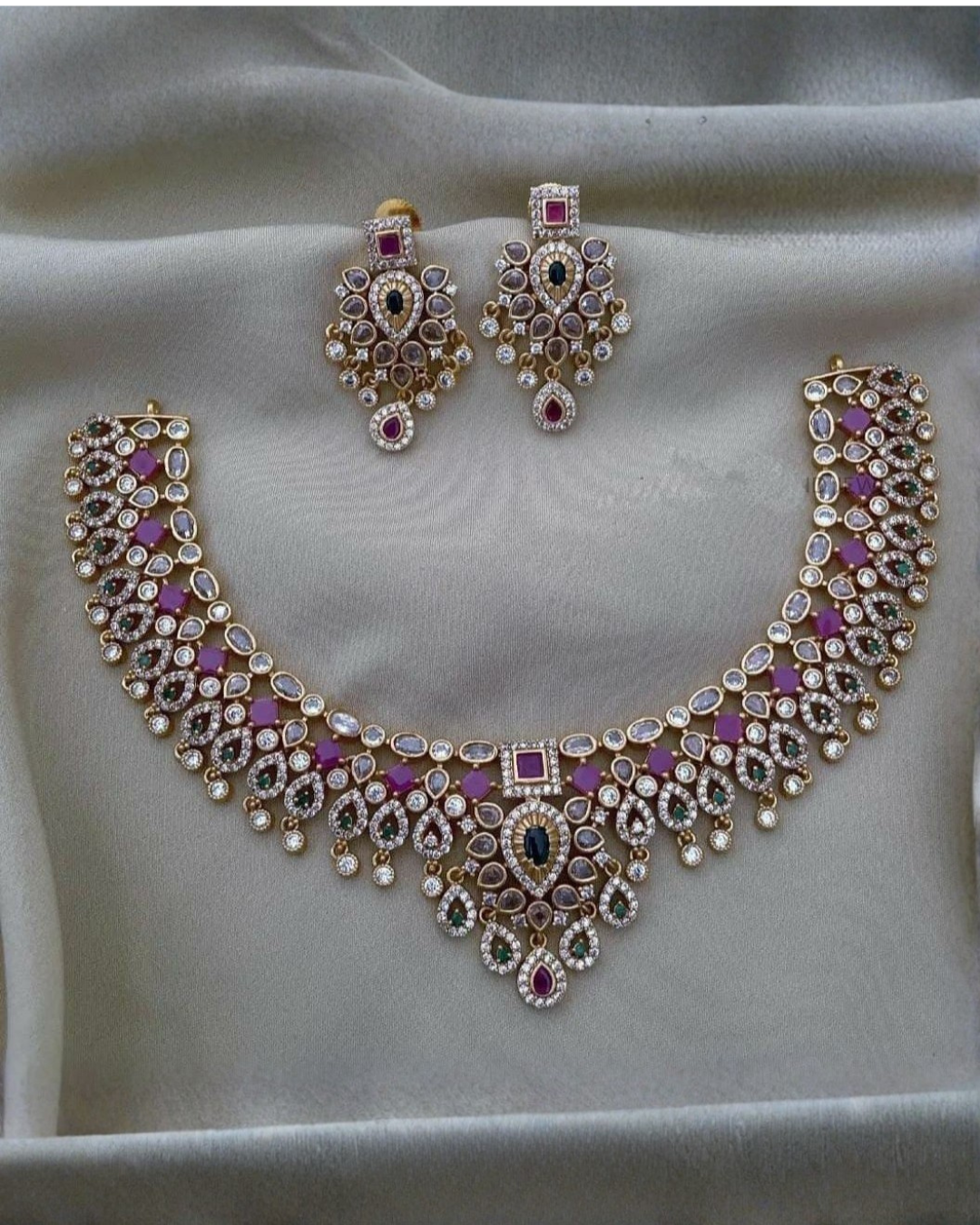 S-04: Royal Emerald Heritage Necklace Set
